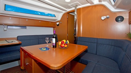 Bavaria Yachtbau Bavaria Cruiser 37 - 3 cab. Lirica
