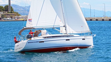 Bavaria Yachtbau Bavaria Cruiser 37 - 3 cab. Merara