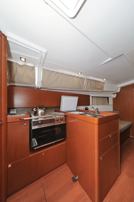 Bénéteau Oceanis 35.1 Idila