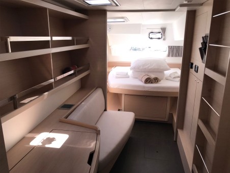 Lagoon-Bénéteau Lagoon 42 OW Find Us