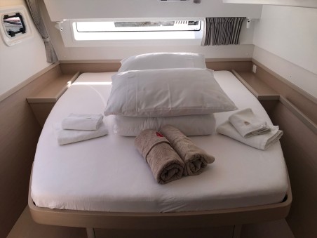 Lagoon-Bénéteau Lagoon 42 OW Find Us