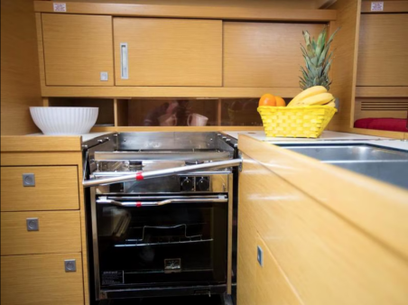 Elan Marine Elan 350 Performance - 3 cab. Victor