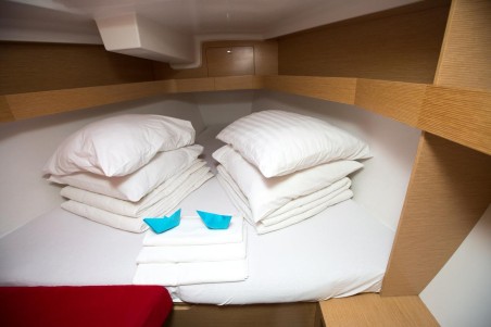 Elan Marine Elan 350 Performance - 3 cab. Victor