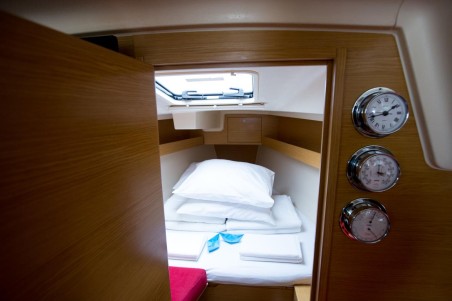 Elan Marine Elan 350 Performance - 3 cab. Victor