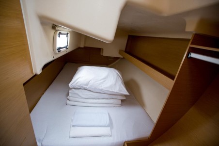 Elan Marine Elan 350 Performance - 3 cab. Victor