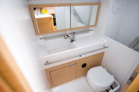 Elan Marine Elan 350 Performance - 3 cab. Victor