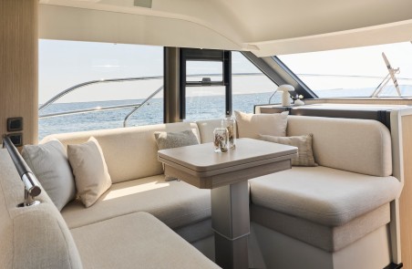 Prestige Yachts Prestige F4.3 Mr. 77