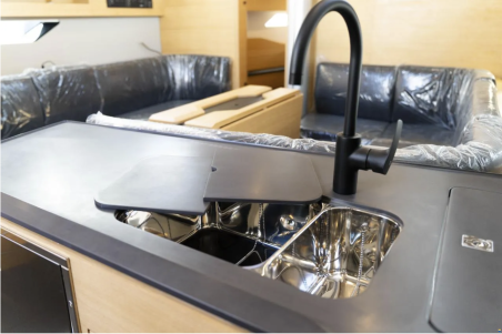 Elan Marine Elan E6 Sailing Grace