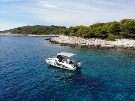 Beneteau Flyer 6.6 SpaceDeck | Yacht Charter Croatia | Travelboat
