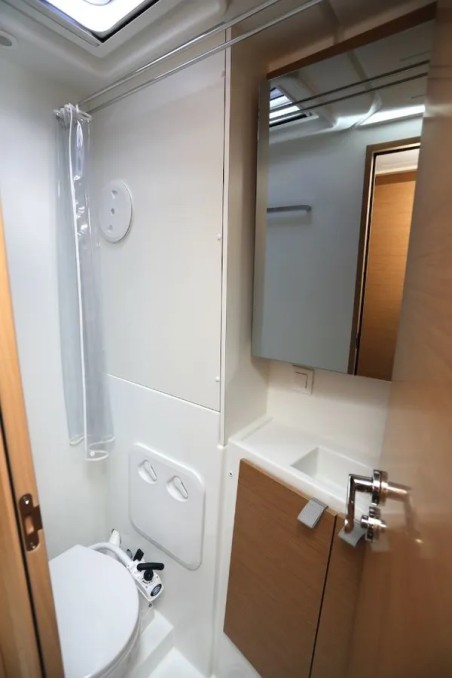 Excess Excess 12 - 4 + 2 cab. Kiss me twice