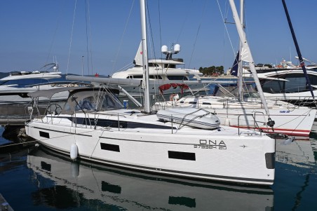 Bavaria Yachtbau Bavaria C42 Dna