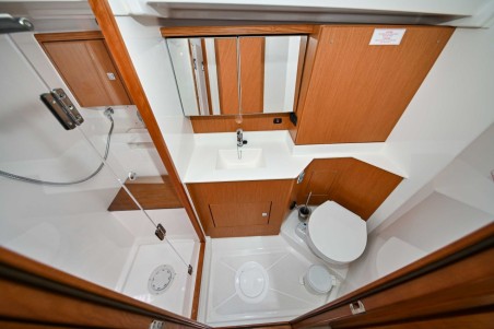 Bavaria C45 | Czarter jachtu Chorwacja | Travelboat