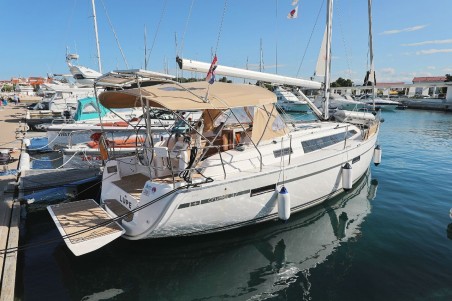 Bavaria Yachtbau Bavaria Cruiser 37 - 3 cab. Lupe