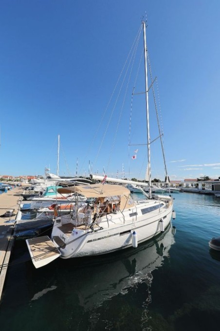 Bavaria Yachtbau Bavaria Cruiser 37 - 3 cab. Lupe