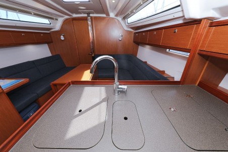 Bavaria Yachtbau Bavaria Cruiser 37 - 3 cab. Lupe