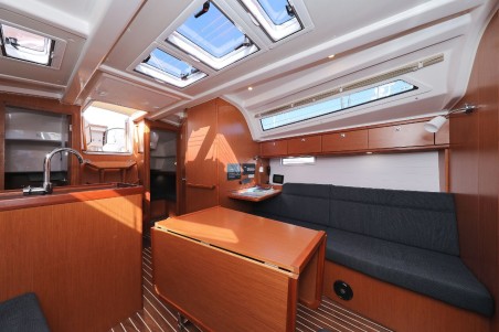 Bavaria Yachtbau Bavaria Cruiser 37 - 3 cab. Lupe