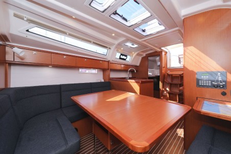 Bavaria Yachtbau Bavaria Cruiser 37 - 3 cab. Lupe