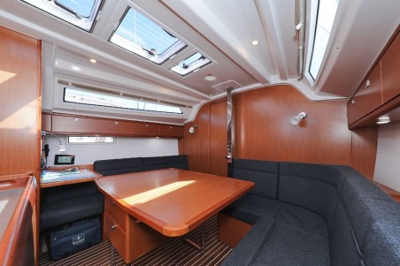Bavaria Yachtbau Bavaria Cruiser 37 - 3 cab. Lupe