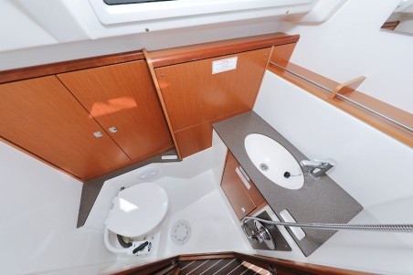 Bavaria Yachtbau Bavaria Cruiser 37 - 3 cab. Lupe