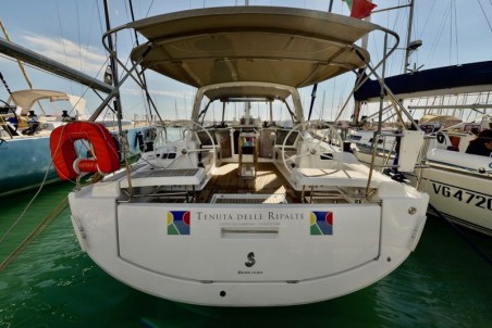 Beneteau Oceanis 41.1 | Yacht Charter Italy | Travelboat