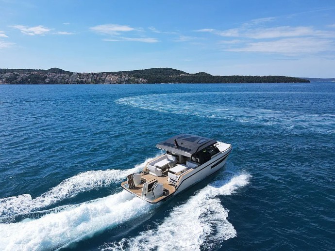 Tesoro Yachts Tesoro T38 Power Cat Lastovo