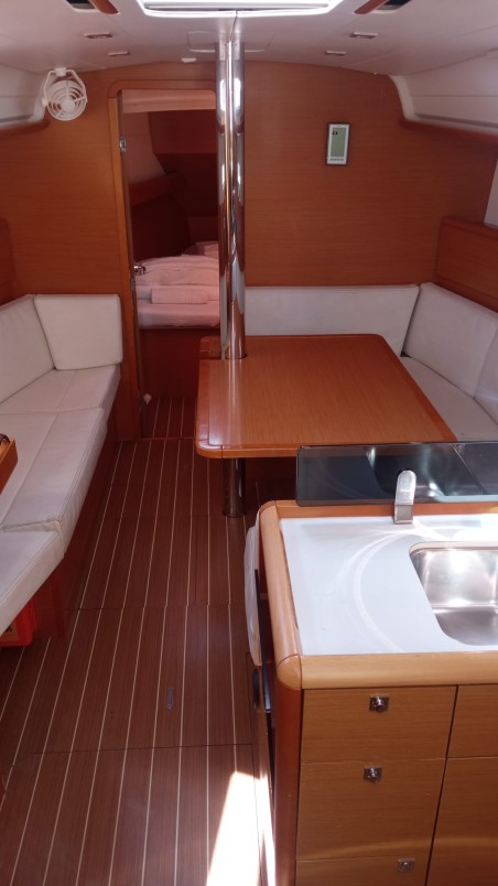 Jeanneau Sun Odyssey 379 talelli