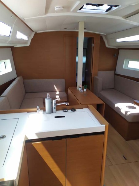 Jeanneau Sun Odyssey 380 - 3 cab. Bright Elli