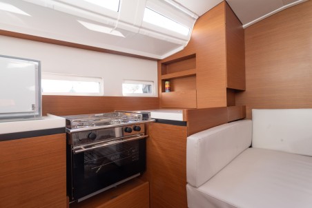 Sun Odyssey 410 | Czarter jachtu Hiszpania | Travelboat
