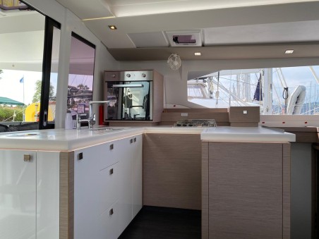Fountaine Pajot Fountaine Pajot Astrea 42 - 4 + 2 cab. Ooga Chaka