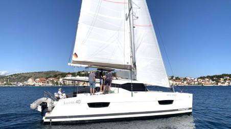 Fountaine Pajot Fountaine Pajot Lucia 40 - 4 cab. Leon