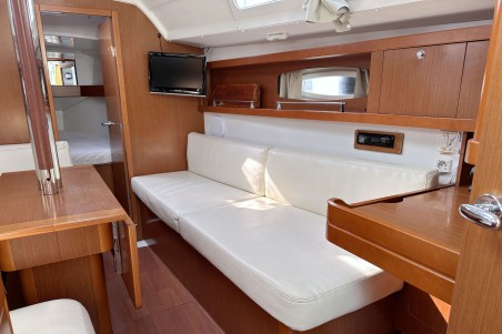 Oceanis 34.2 | Czarter jachtu Chorwacja | Travelboat