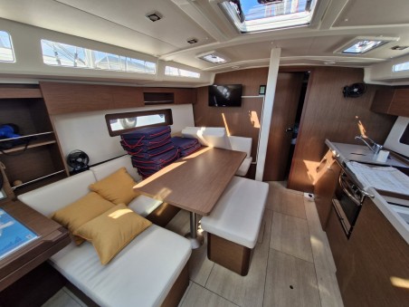 Bénéteau Oceanis 37.1 Agios