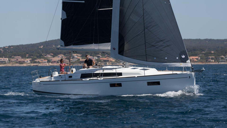 Bénéteau Oceanis 38.1 Maja