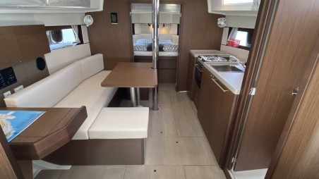 Bénéteau Oceanis 38.1 Maja