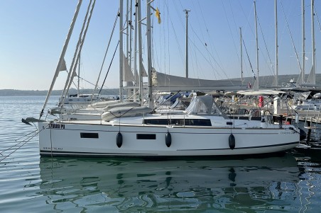 Bénéteau Oceanis 38.1 Tena