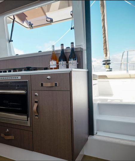 Catana Group Bali 4.2 - 4 + 2 cab. Junior Mary 1