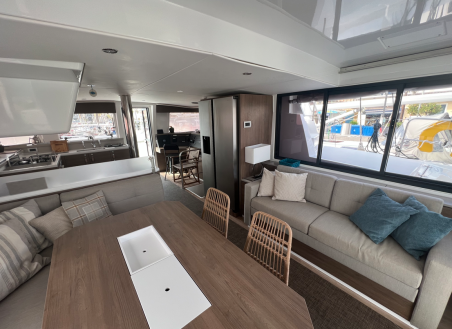 Catana Group Bali 4.4 - 4 + 2 cab. Blue Diamond