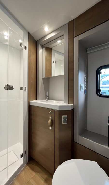 Catana Group Bali 4.6 - 5 + 2 cab. E. M