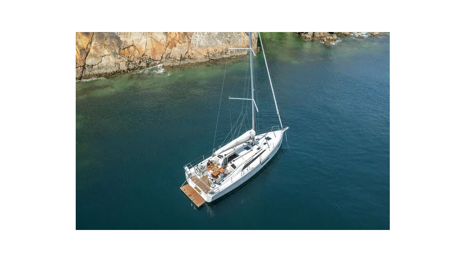 Oceanis 37.1 | Yacht Charter Greece | Travelboat