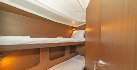 Bénéteau Oceanis 40.1 Roza