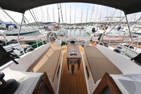 Bavaria Yachtbau Bavaria Cruiser 37 - 3 cab. Spectrum