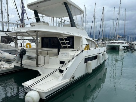 Leopard Catamarans / Robertson & Caine Leopard 434 PC Aquaholic