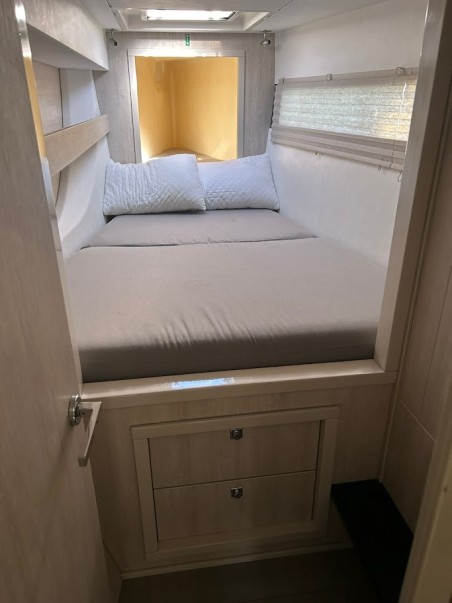 Leopard Catamarans / Robertson & Caine Leopard 434 PC Aquaholic