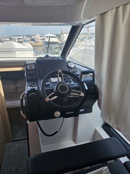 NC 37 | Czarter jachtu Chorwacja | Travelboat