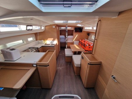 Jeanneau Sun Odyssey 440 - 4 cab. Vela