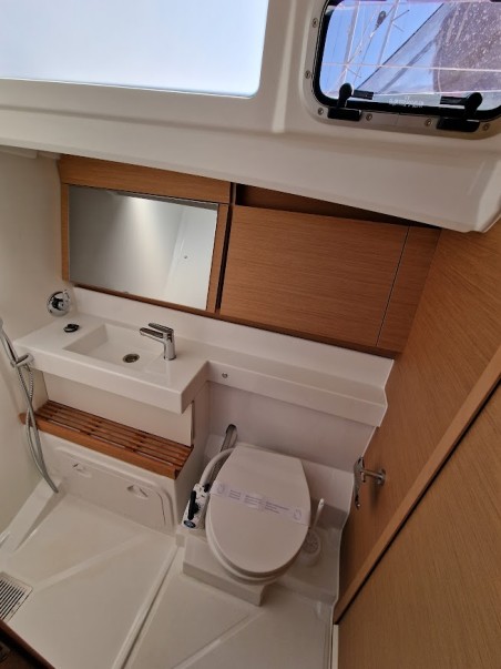 Jeanneau Sun Odyssey 440 - 4 cab. Vela