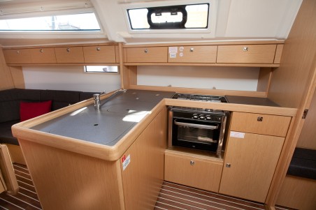 Bavaria Yachtbau Bavaria Cruiser 37 - 3 cab. Matija