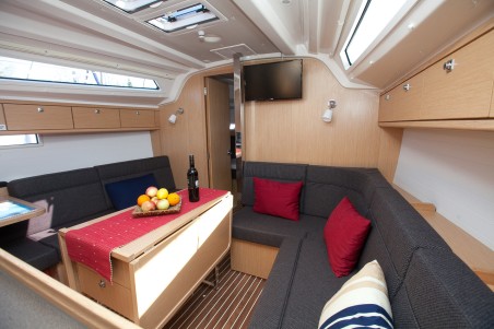 Bavaria Yachtbau Bavaria Cruiser 37 - 3 cab. Matija