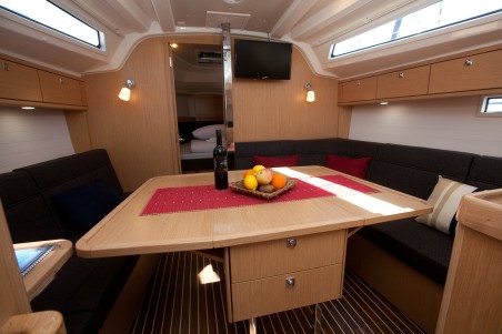 Bavaria Yachtbau Bavaria Cruiser 37 - 3 cab. Matija