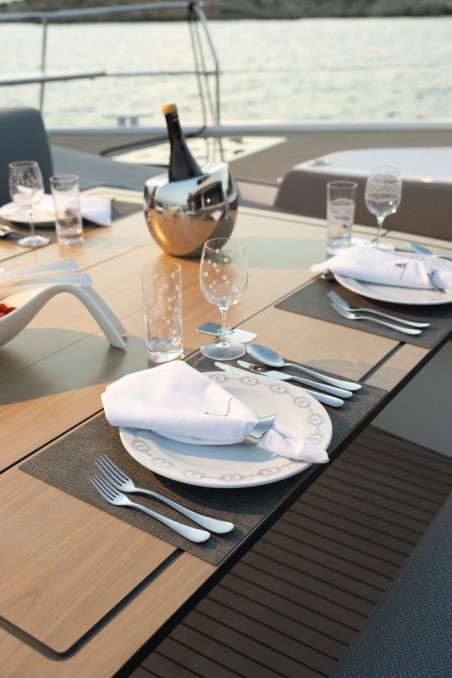 Catana Group Bali 5.8 - 4 + 2 cab. New Horizons 4